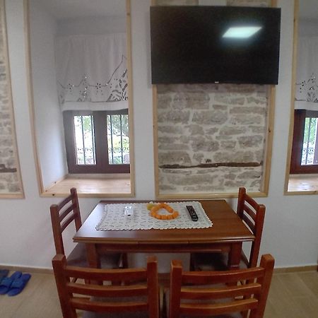 Arpet Guesthouse Gjirokastra Zewnętrze zdjęcie