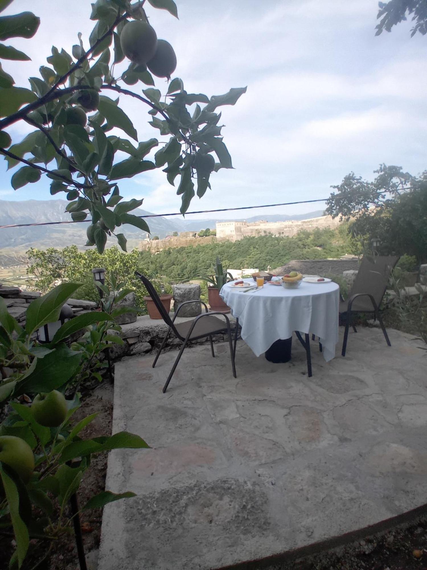 Arpet Guesthouse Gjirokastra Zewnętrze zdjęcie