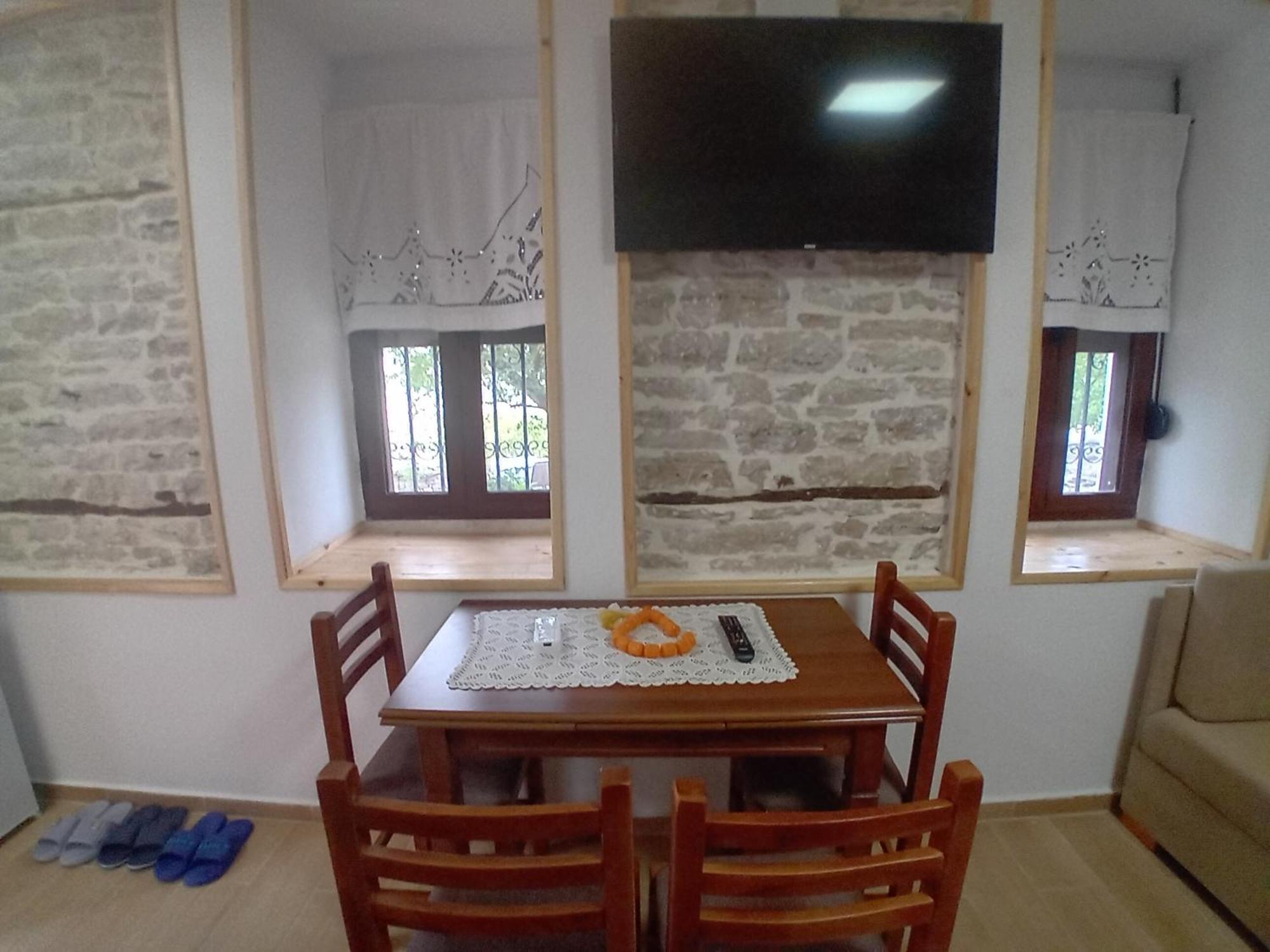 Arpet Guesthouse Gjirokastra Zewnętrze zdjęcie