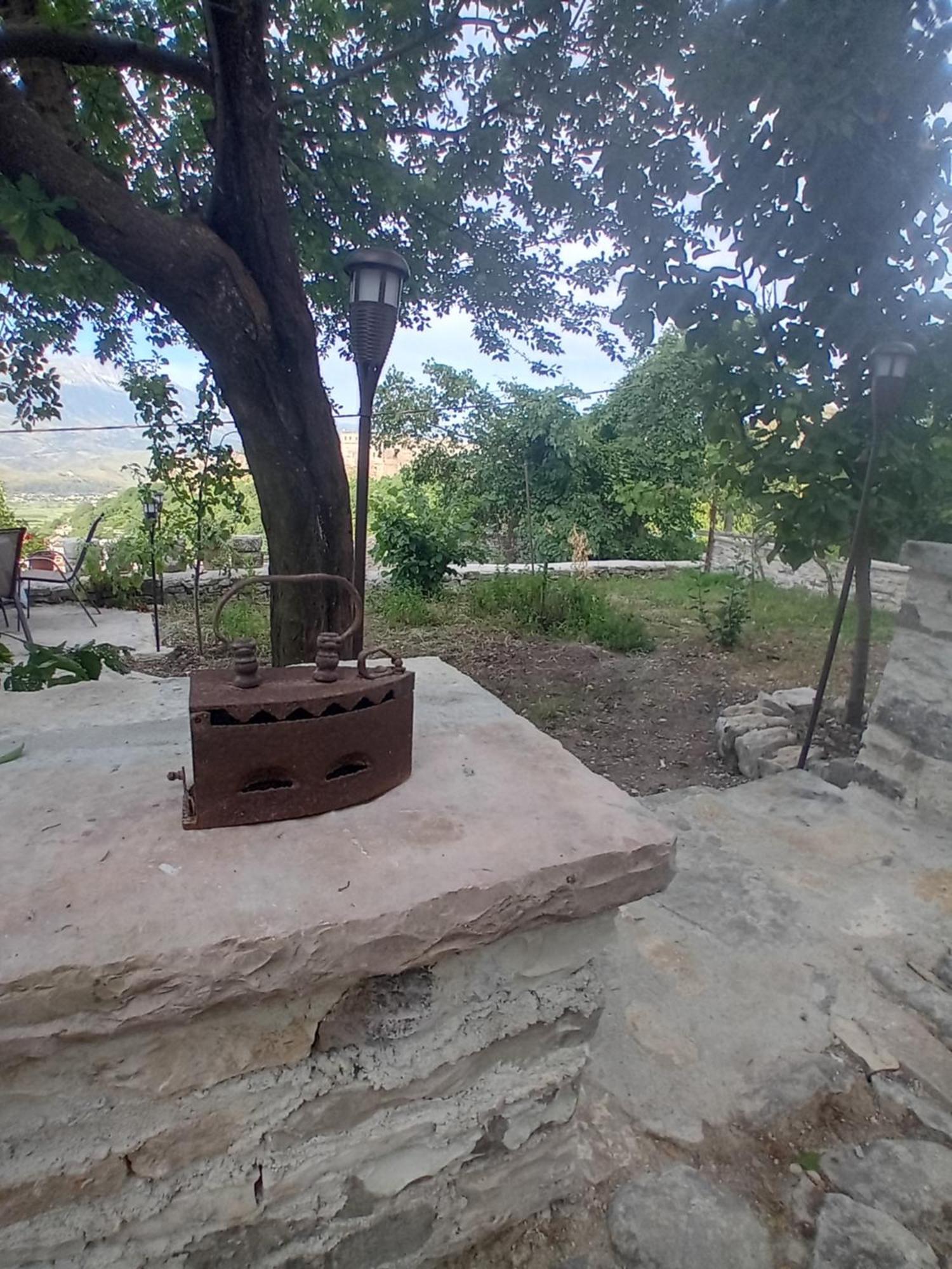 Arpet Guesthouse Gjirokastra Zewnętrze zdjęcie