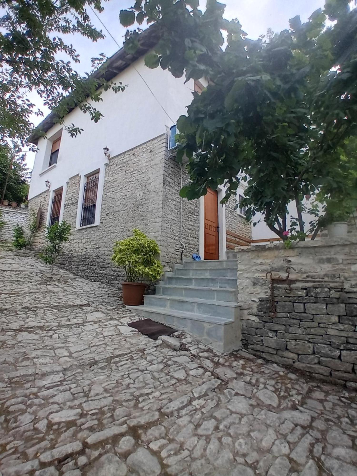 Arpet Guesthouse Gjirokastra Zewnętrze zdjęcie