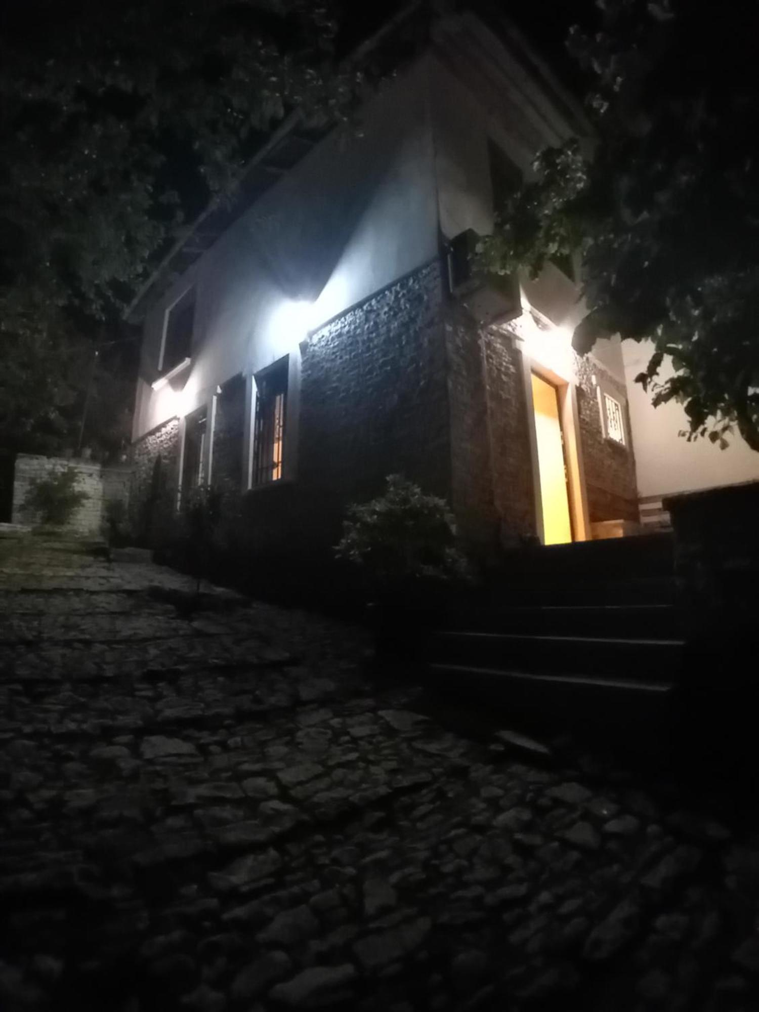 Arpet Guesthouse Gjirokastra Zewnętrze zdjęcie