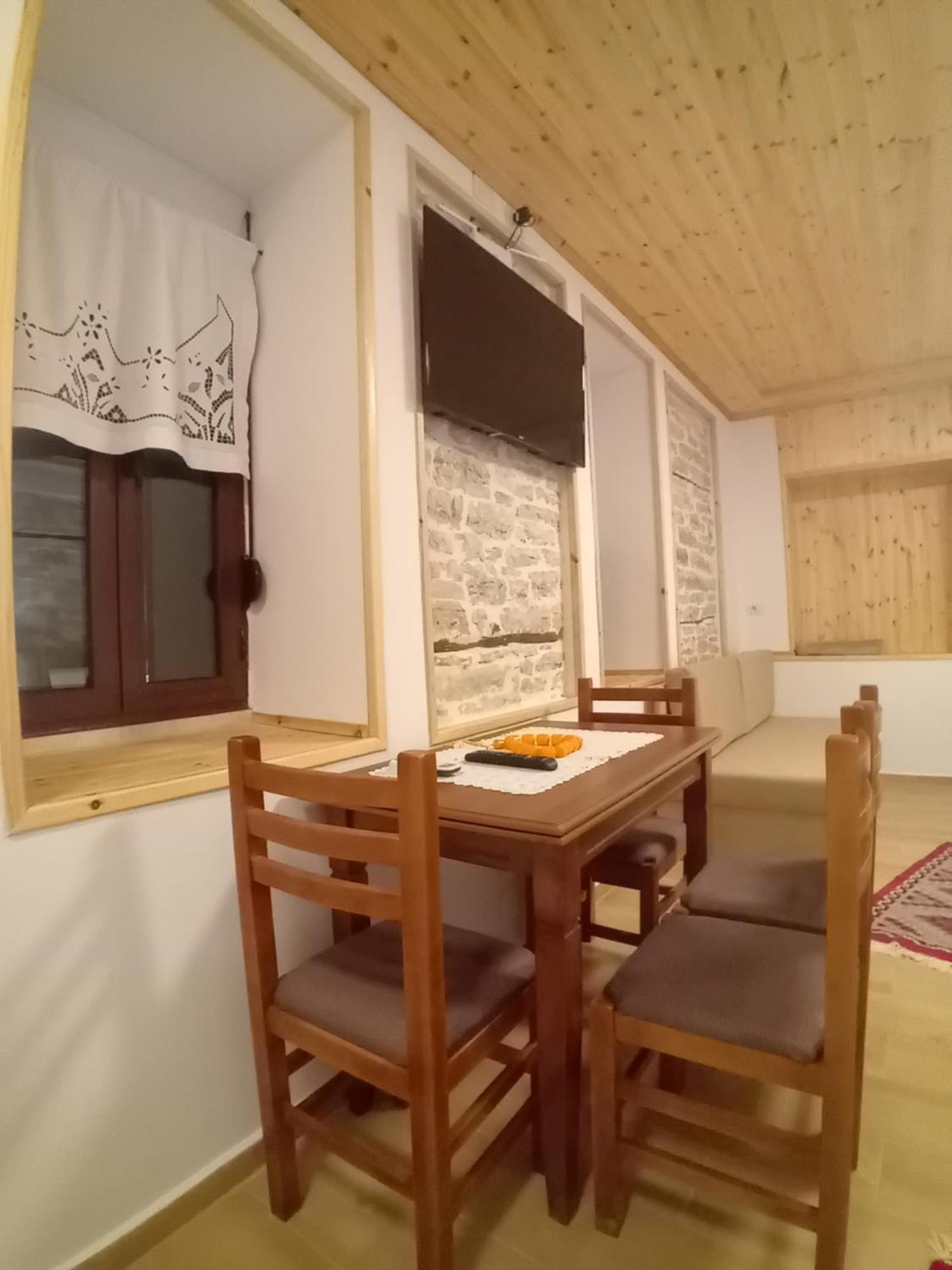 Arpet Guesthouse Gjirokastra Zewnętrze zdjęcie